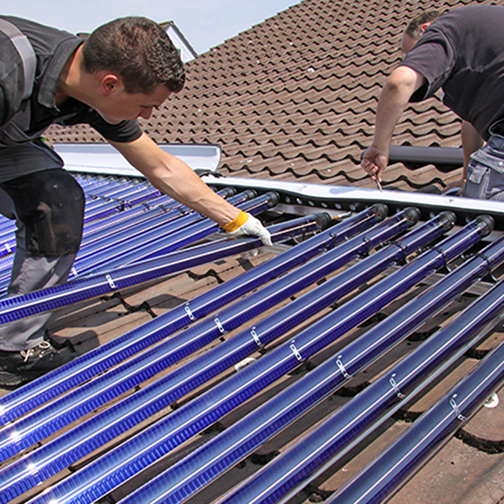 Solarenergie wird auf Dach installiert